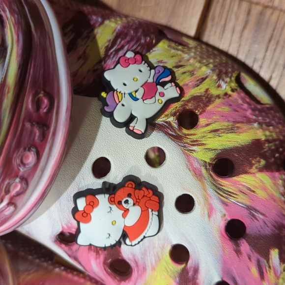 Hello Kitty Crocs - Picture 4 of 8